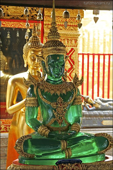 статуя Изумрудного Будды