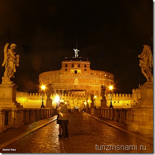 замок Святого Ангела в Риме ночью