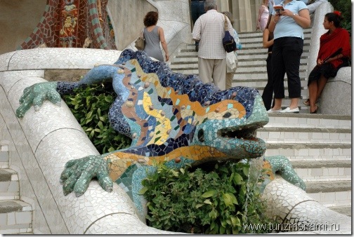 Мозаичная Ящерица в Парке Гуэль